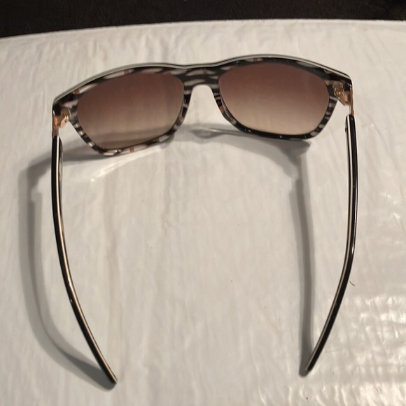Tory Burch sunglasses - Picture 3 of 6